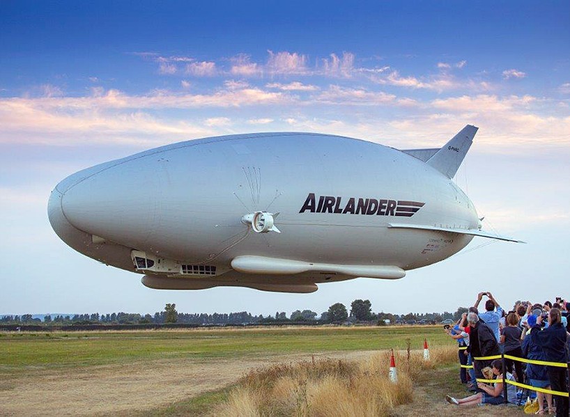 全球最大混合飞行器airlander 10试飞成功